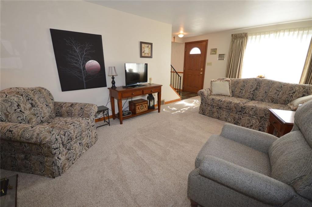 2056 Sunnydale Road Pittsburgh, PA 15243 - Photo 4 of 24