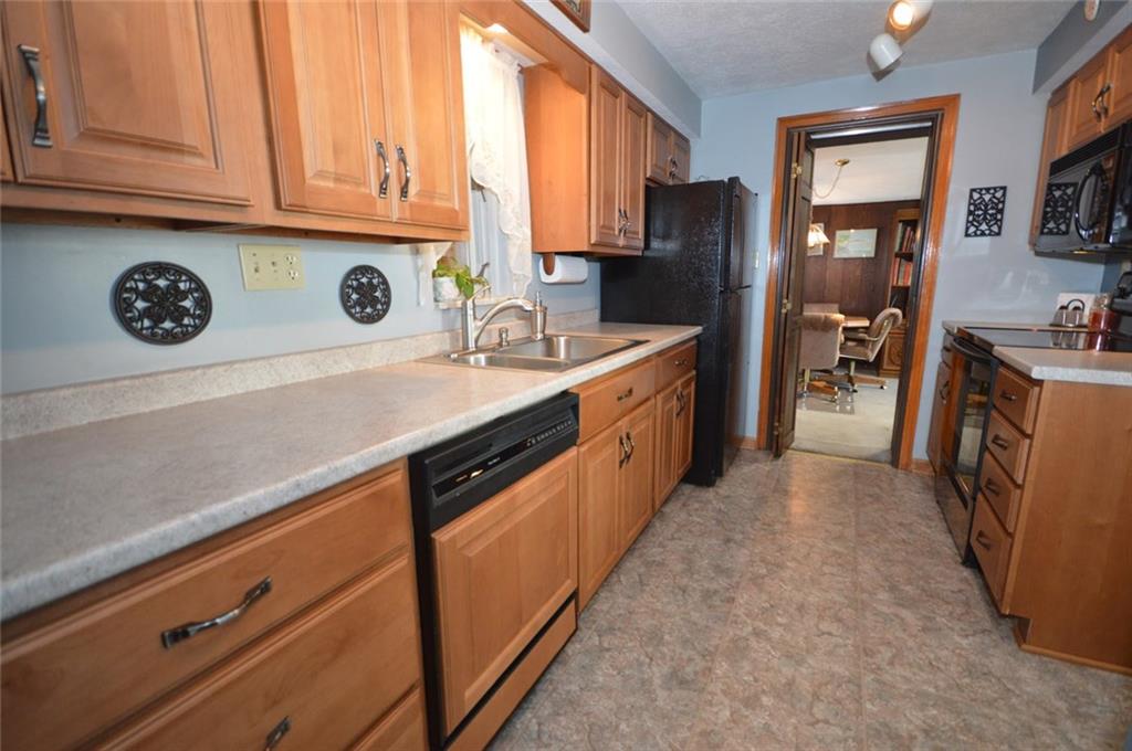2056 Sunnydale Road Pittsburgh, PA 15243 - Photo 8 of 24
