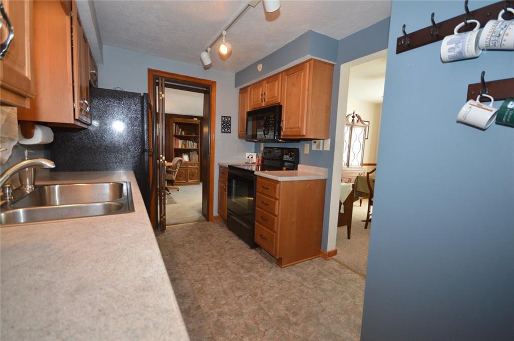2056 Sunnydale Road Pittsburgh, PA 15243 - Photo 9 of 24