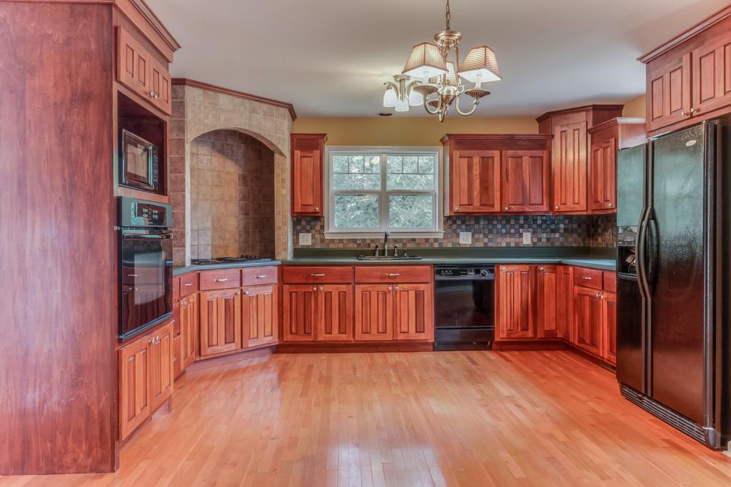 976 Double Bridge Road Lewisburg, TN 37091 - Photo 5 of 25 Beautiful Country Kitchen