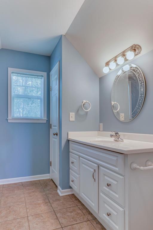 976 Double Bridge Road Lewisburg, TN 37091 - Photo 10 of 25 Upstairs Bathroom