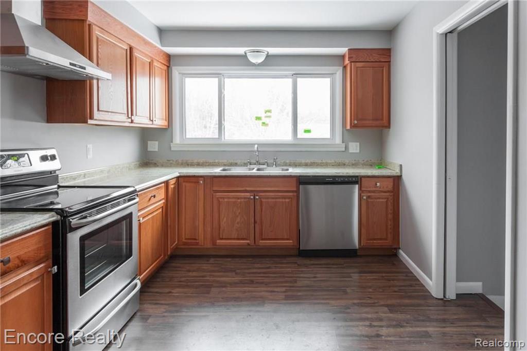 28240 Farmington Road Farmington Hills, MI 48334 - Photo 11 of 22