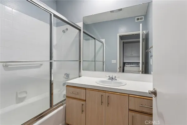 $3,500 | 5350 White Oak Avenue, Unit 413, Encino, CA 91316
