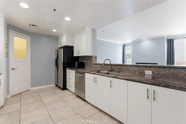 $3,500 | 5350 White Oak Avenue, Unit 413, Encino, CA 91316