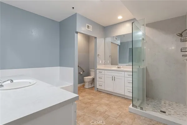 $3,500 | 5350 White Oak Avenue, Unit 413, Encino, CA 91316