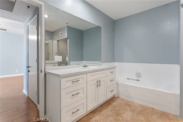 $3,500 | 5350 White Oak Avenue, Unit 413, Encino, CA 91316