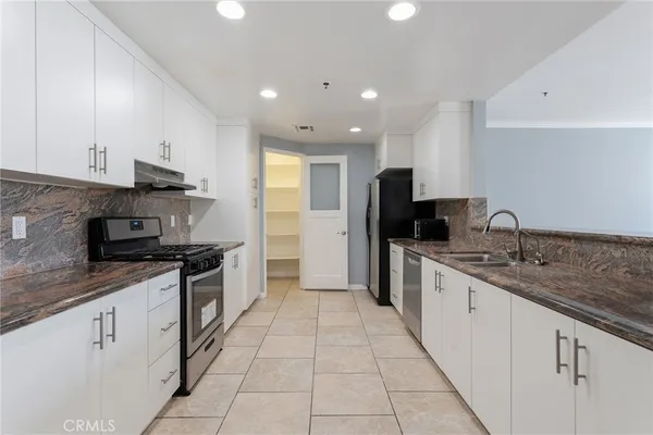 $3,500 | 5350 White Oak Avenue, Unit 413, Encino, CA 91316