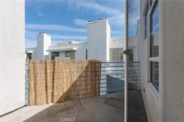 $3,500 | 5350 White Oak Avenue, Unit 413, Encino, CA 91316
