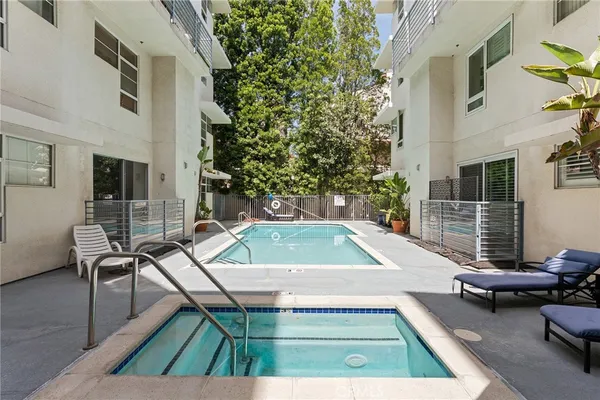 $3,500 | 5350 White Oak Avenue, Unit 413, Encino, CA 91316