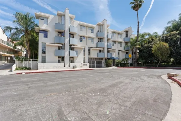 $3,500 | 5350 White Oak Avenue, Unit 413, Encino, CA 91316
