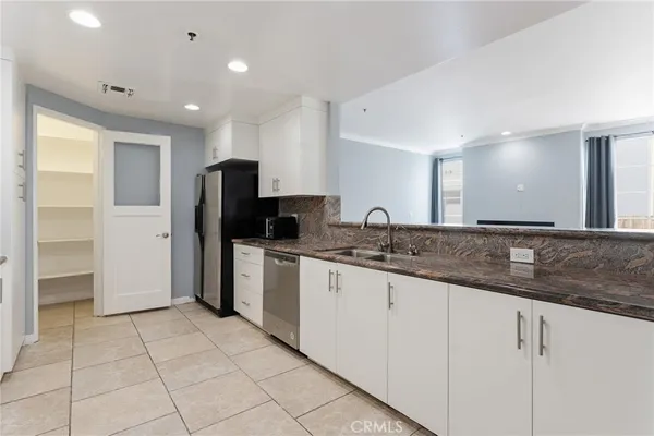 $3,500 | 5350 White Oak Avenue, Unit 413, Encino, CA 91316