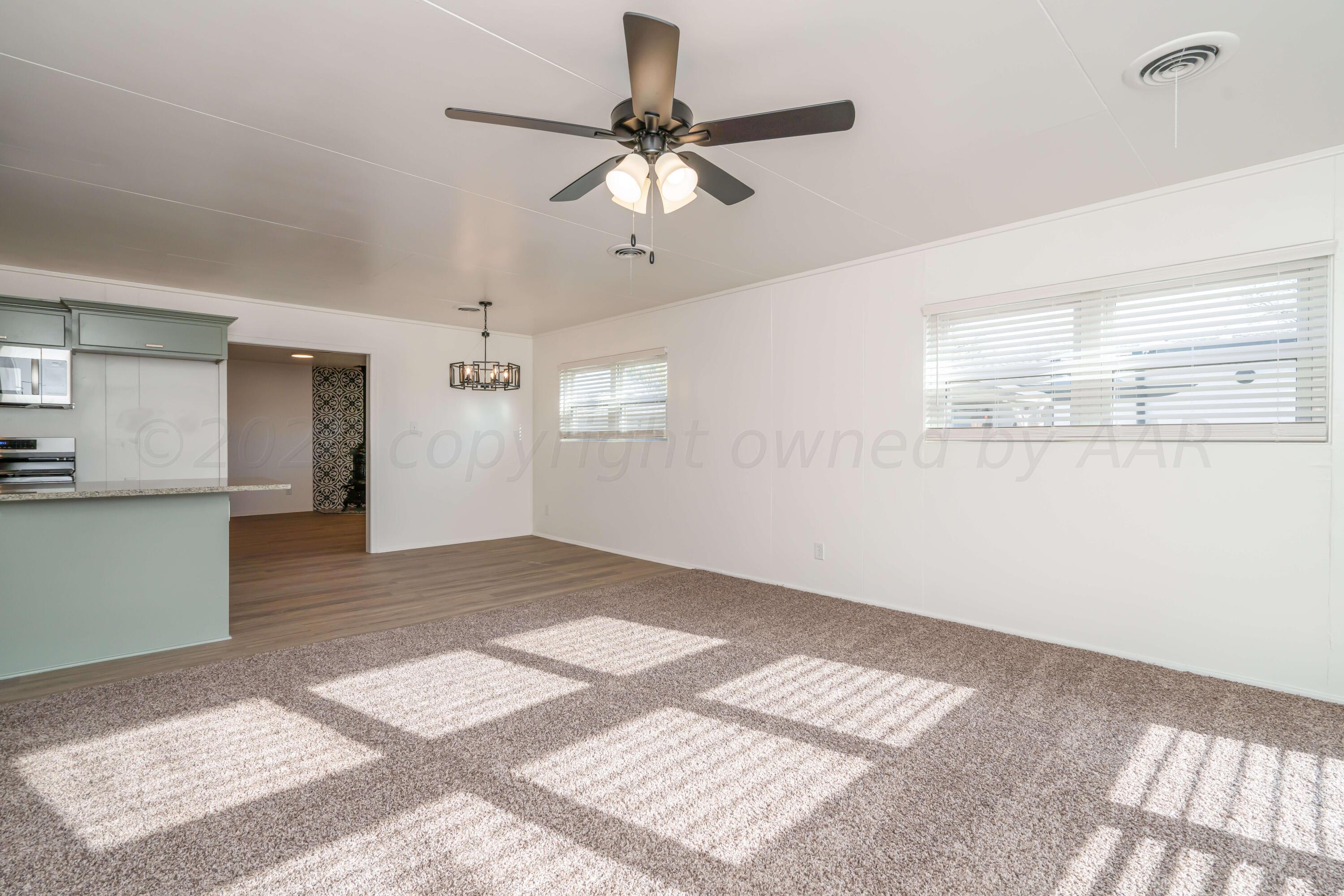 5018 South Bonham Street Amarillo, TX 79110 - Photo 11 of 39 Living Room