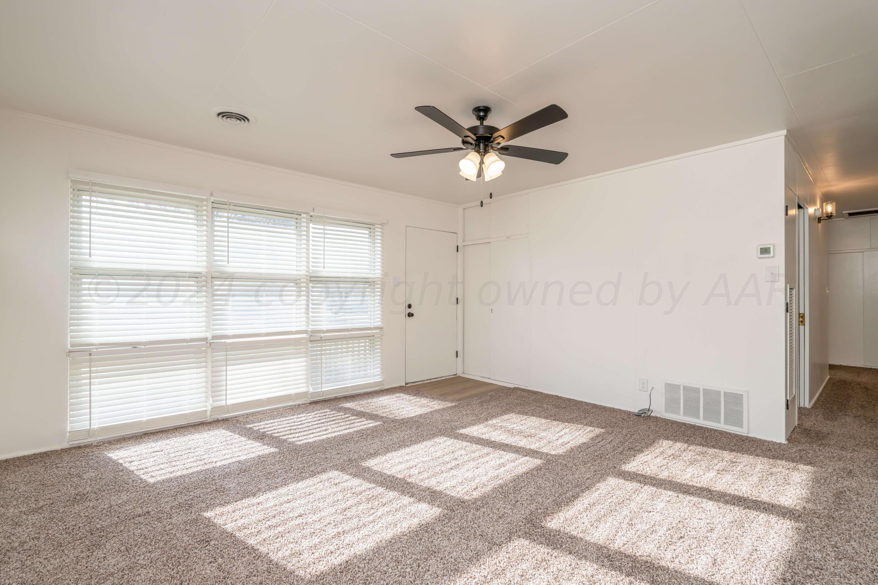 5018 South Bonham Street Amarillo, TX 79110 - Photo 12 of 39 Living Room