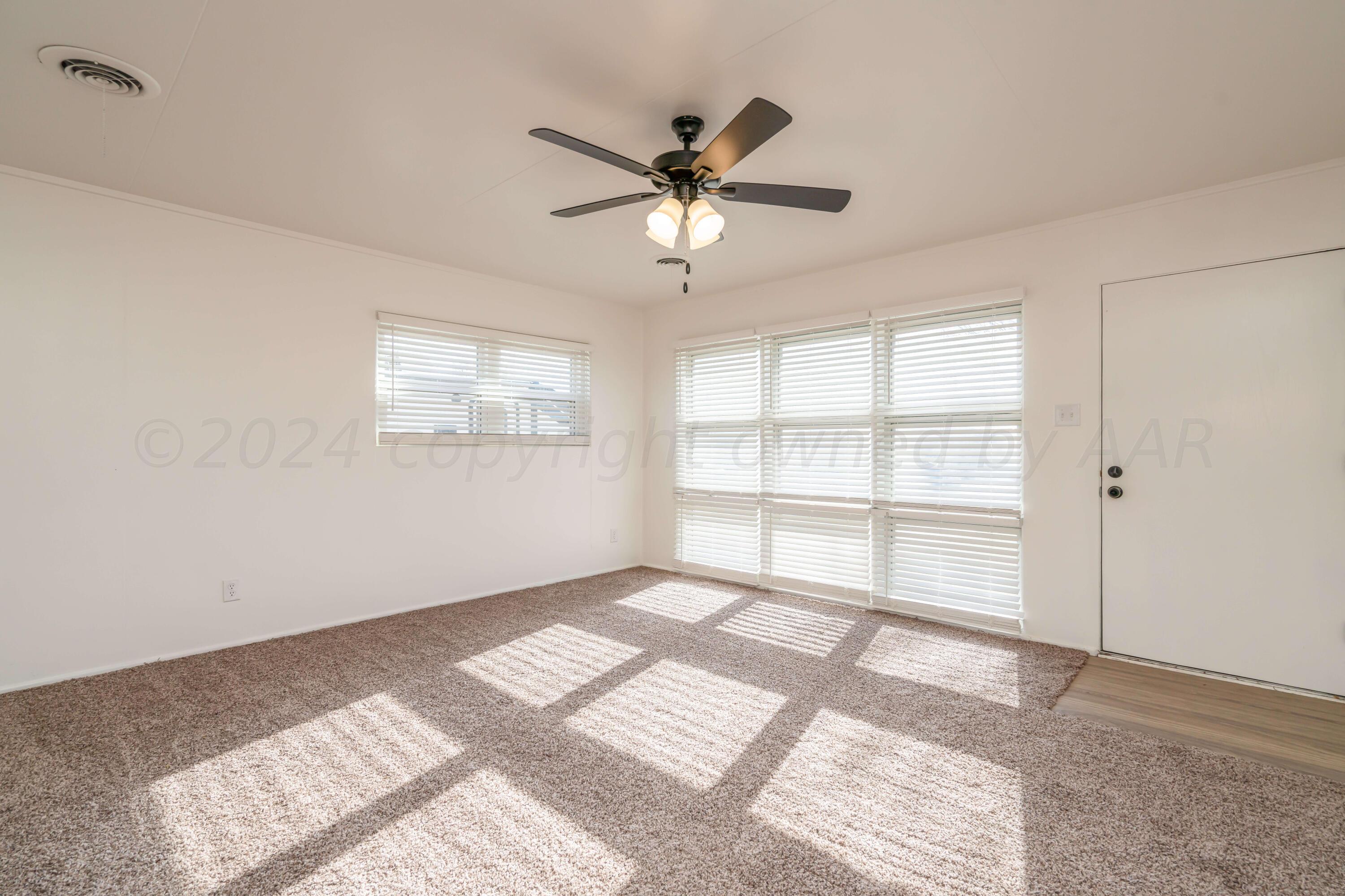 5018 South Bonham Street Amarillo, TX 79110 - Photo 13 of 39 Living Room