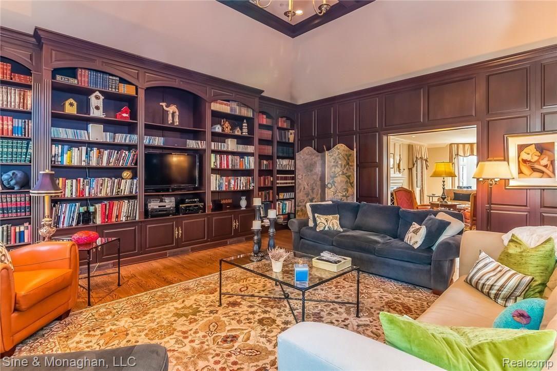 72 Touraine Road Grosse Pointe, MI 48236 - Photo 27 of 69 028-Family_Room-3435692-medium.jpg