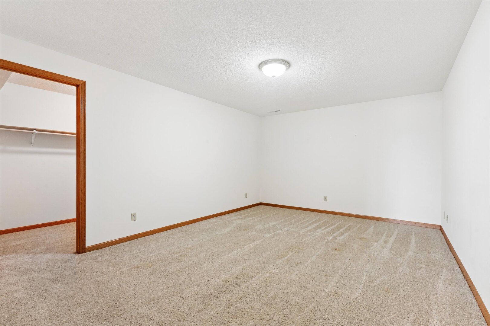 118 5th Street, Unit 2 Fulton, IL 61252 - Photo 33 of 54 an empty room with a bench
