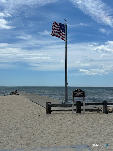 64 Edge Hill Road East Lyme, CT 06357 - Photo 10 of 32 Giants Neck Heights Assoc. Beach