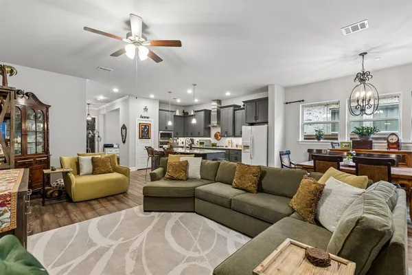 $519,900 | 4717 Beaver Creek Drive, Arlington, TX 76005