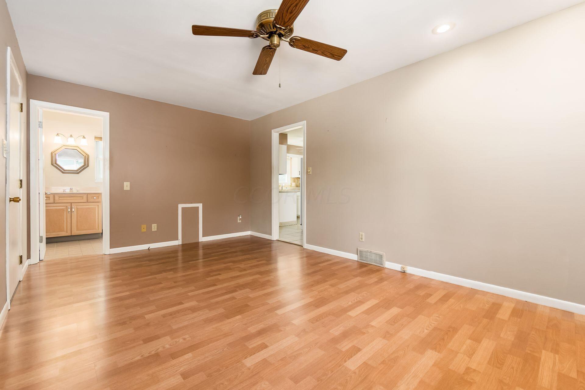 1620 Ardwick Road Columbus, OH 43220 - Photo 19 of 38 family room or office
