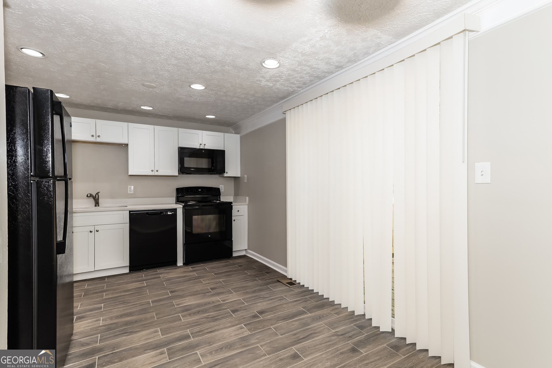 7594 Casper Court Jonesboro, GA 30236 - Photo 6 of 17