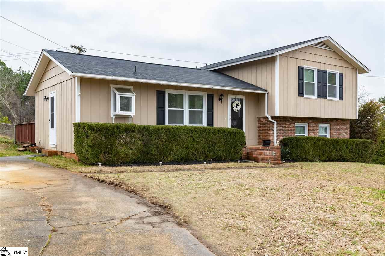 213 Sherwood Road Easley, SC 29640 - Photo 2 of 33