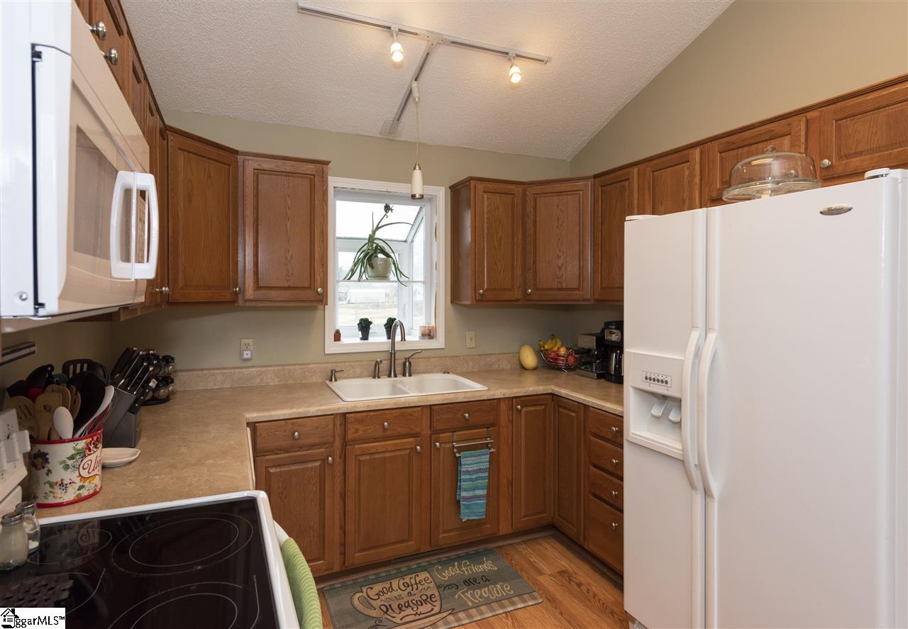 213 Sherwood Road Easley, SC 29640 - Photo 13 of 33