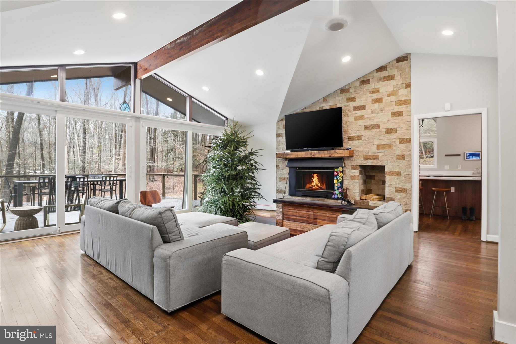9508 Watts Road Great Falls, VA 22066 - Photo 4 of 41 Gallery Image 4