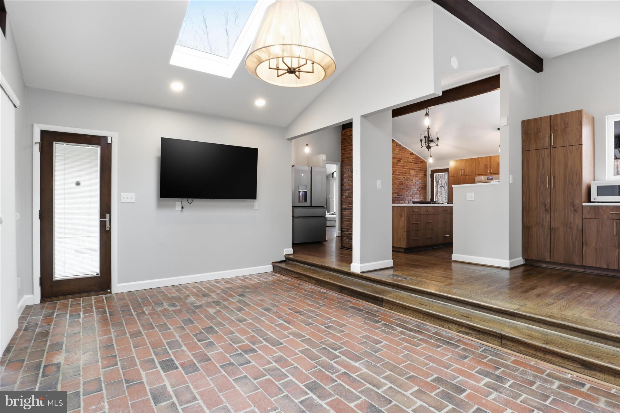 9508 Watts Road Great Falls, VA 22066 - Photo 7 of 41 Gallery Image 7