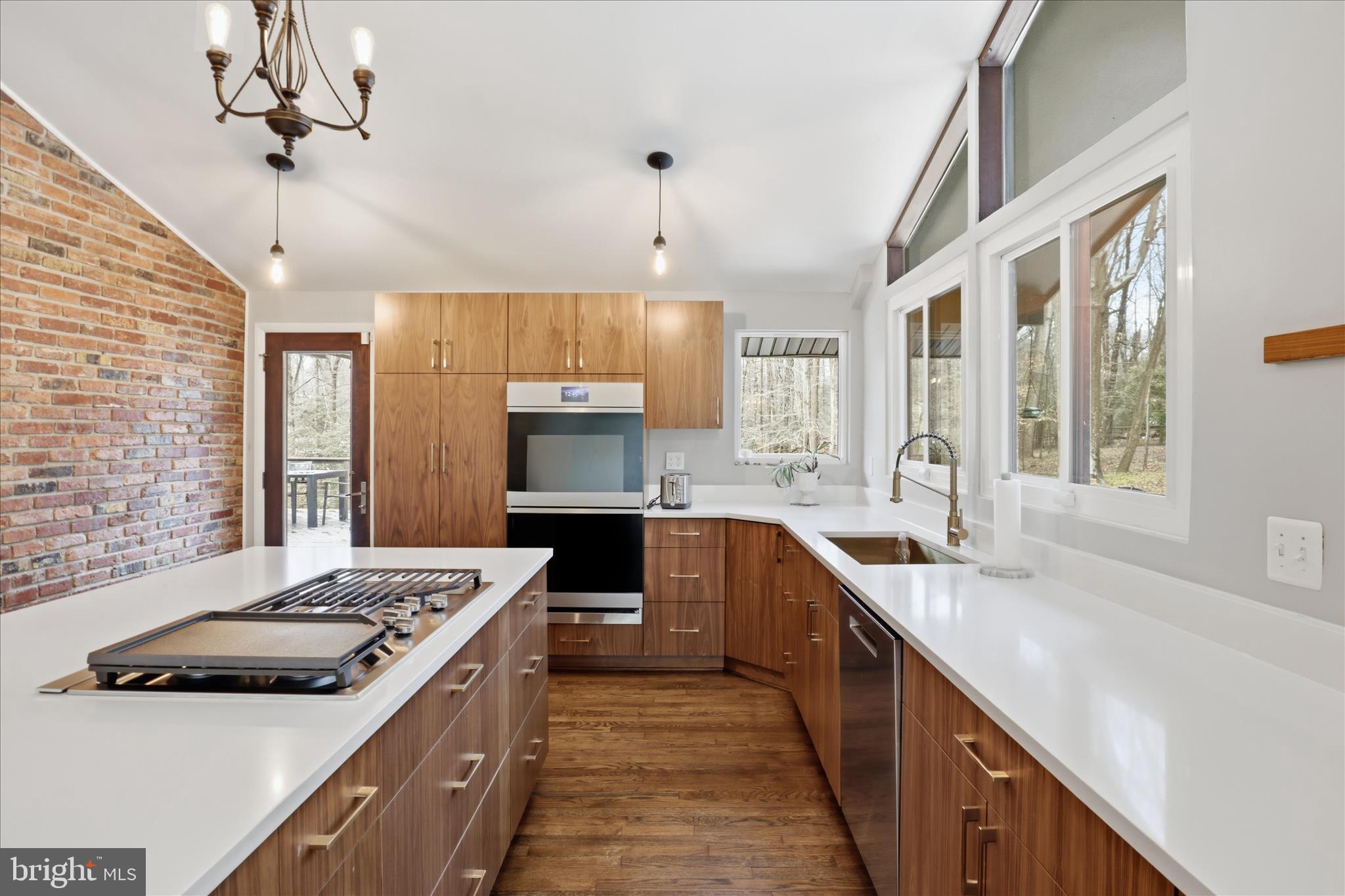 9508 Watts Road Great Falls, VA 22066 - Photo 10 of 41 Gallery Image 10