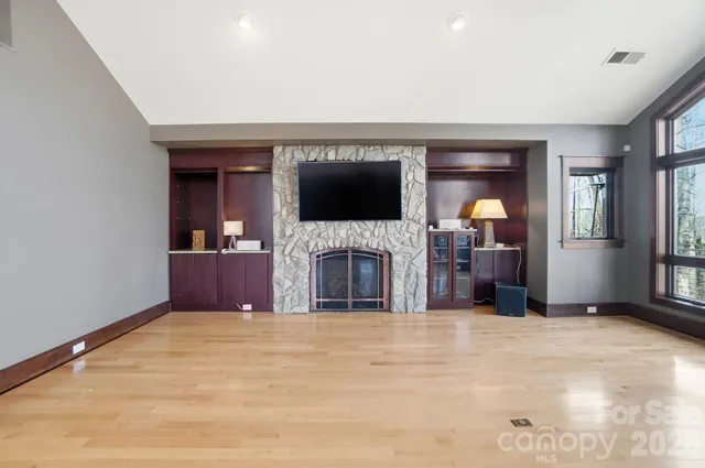 a view of a livingroom with a fireplace