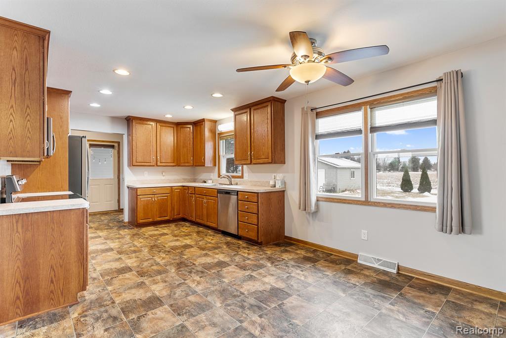 3460 South Reese Road Frankenmuth, MI 48734 - Photo 10 of 39