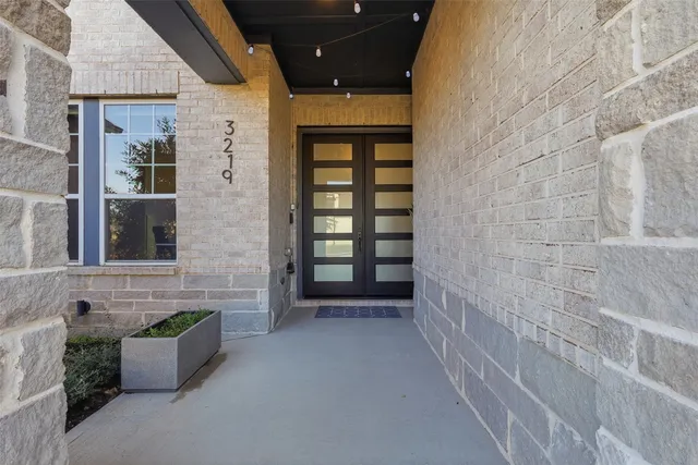 a view of an entryway with a house