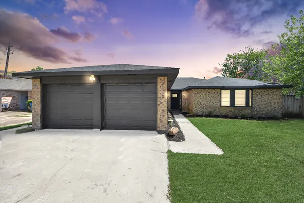 $289,900 | 205 Cole Street, Webster, TX 77598