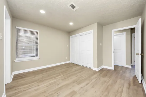 $289,900 | 205 Cole Street, Webster, TX 77598