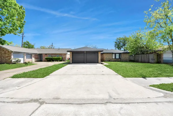 $289,900 | 205 Cole Street, Webster, TX 77598