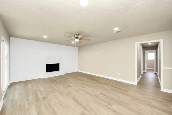 $289,900 | 205 Cole Street, Webster, TX 77598