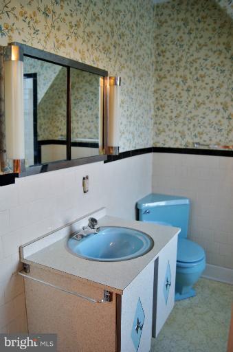 12 Somerset Road Catonsville, MD 21228 - Photo 1 of 12 Bath (Master)