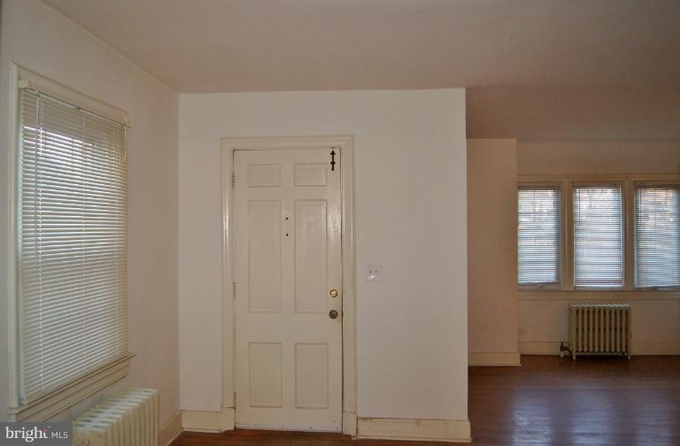 12 Somerset Road Catonsville, MD 21228 - Photo 2 of 12 Living Room