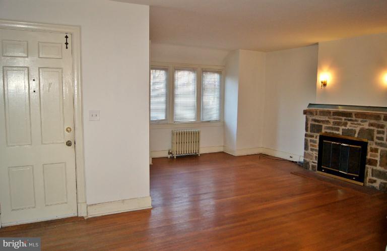 12 Somerset Road Catonsville, MD 21228 - Photo 11 of 12 Living Room