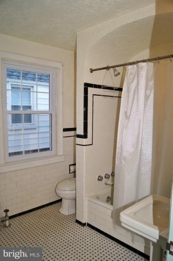 12 Somerset Road Catonsville, MD 21228 - Photo 3 of 12 Bath
