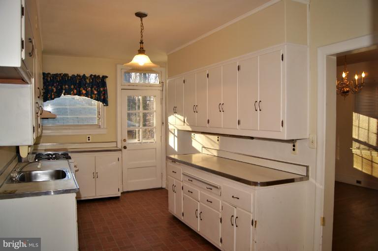 12 Somerset Road Catonsville, MD 21228 - Photo 4 of 12 Kitchen