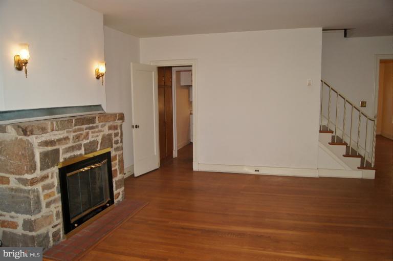 12 Somerset Road Catonsville, MD 21228 - Photo 5 of 12 Living Room