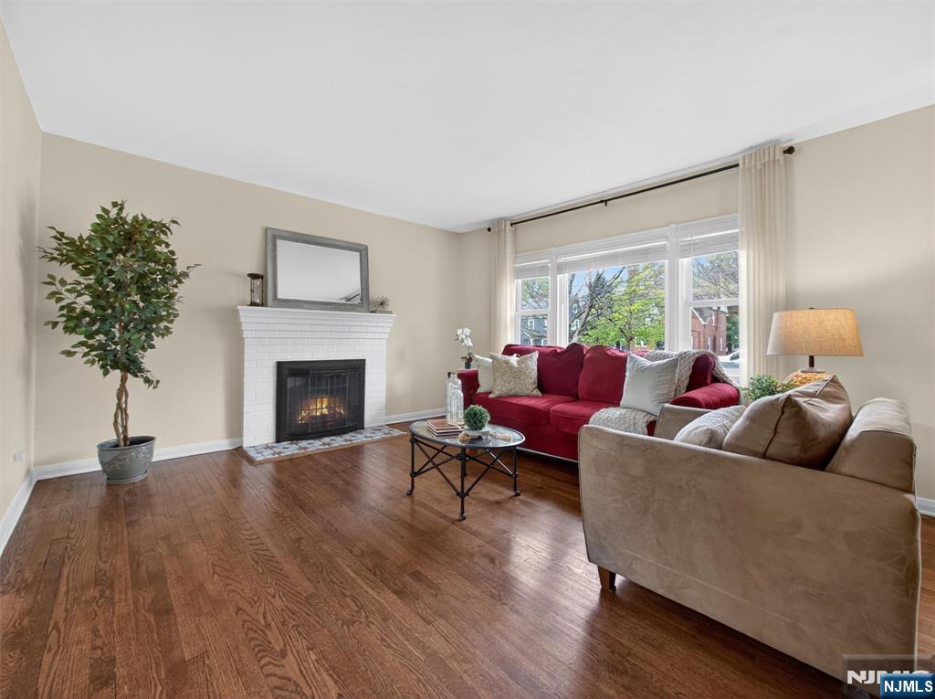 247 Steilen Avenue Ridgewood, NJ 07450 - Photo 4 of 30