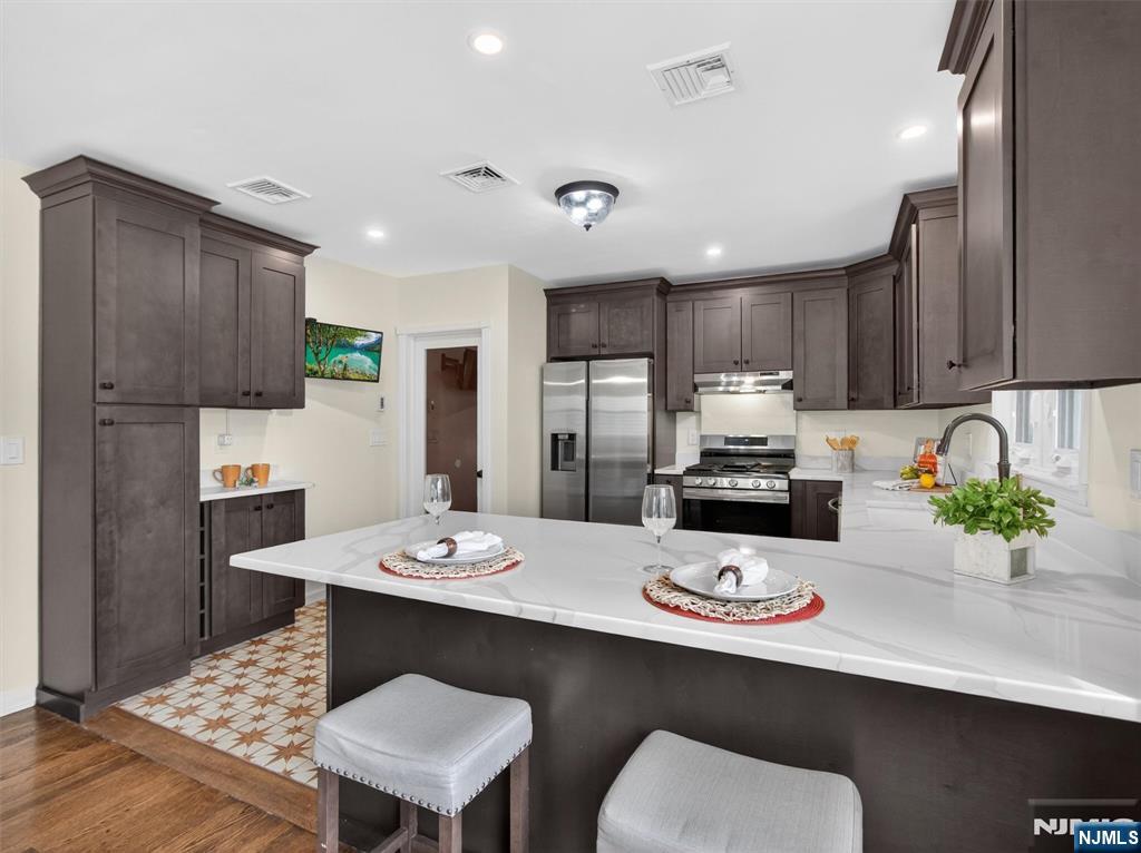 247 Steilen Avenue Ridgewood, NJ 07450 - Photo 6 of 30