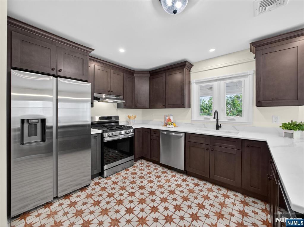 247 Steilen Avenue Ridgewood, NJ 07450 - Photo 8 of 30