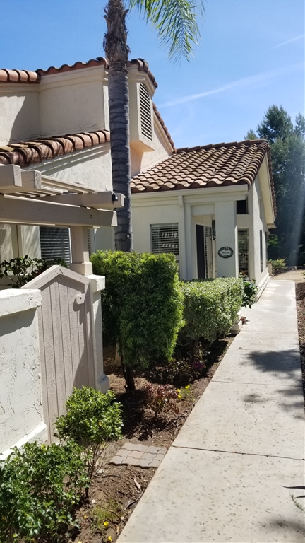 8991 Circle R View Lane Escondido, CA 92026 - Photo 3 of 25 Gallery Image 3