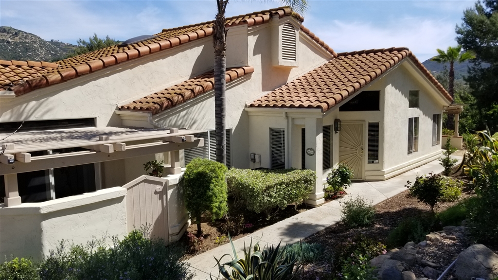 8991 Circle R View Lane Escondido, CA 92026 - Photo 4 of 25 Gallery Image 4