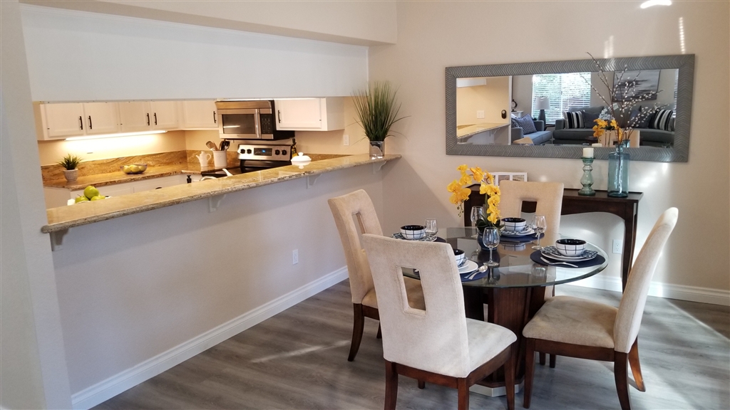 8991 Circle R View Lane Escondido, CA 92026 - Photo 9 of 25 Gallery Image 9