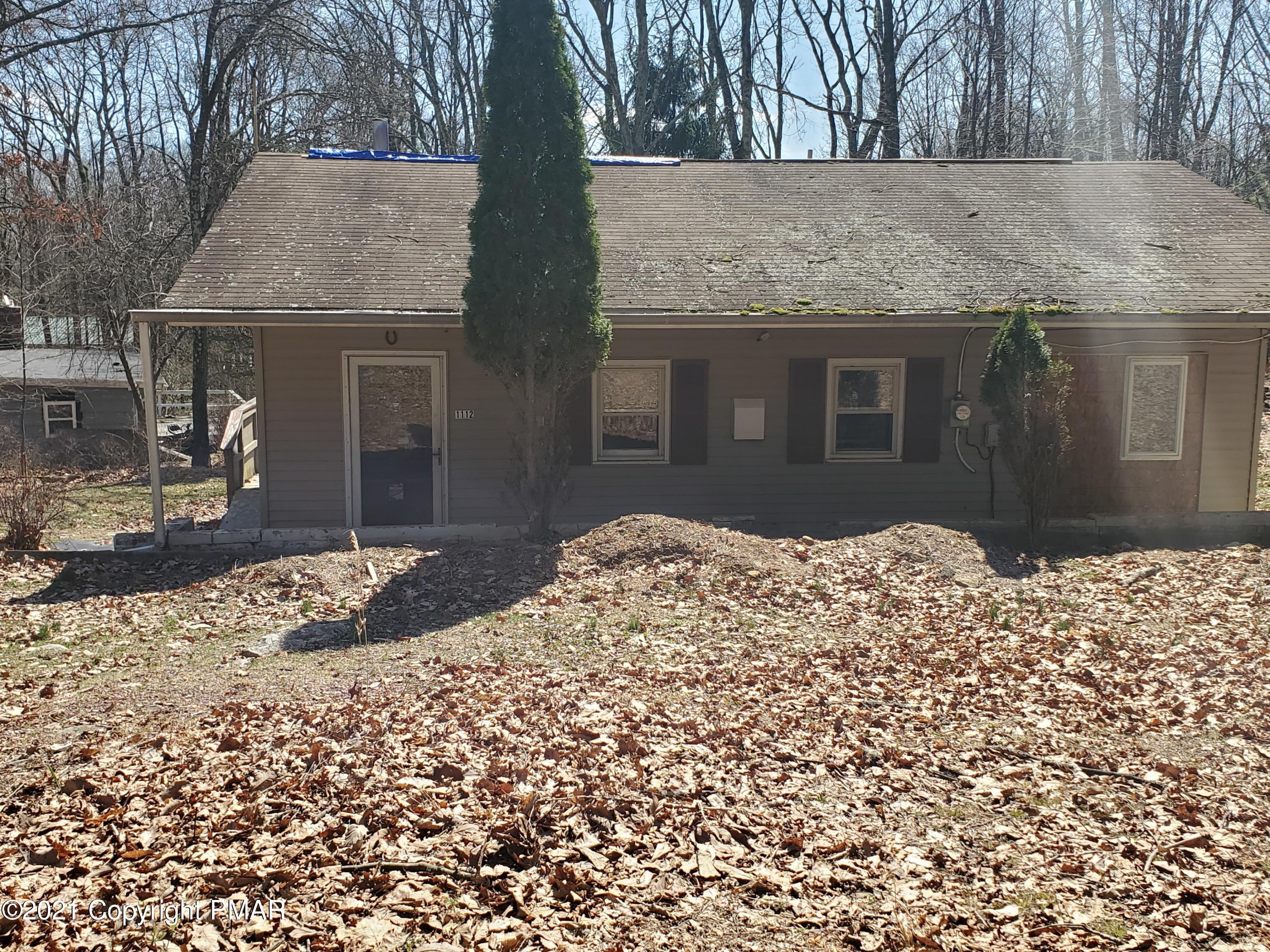 a view of a backyard of the house