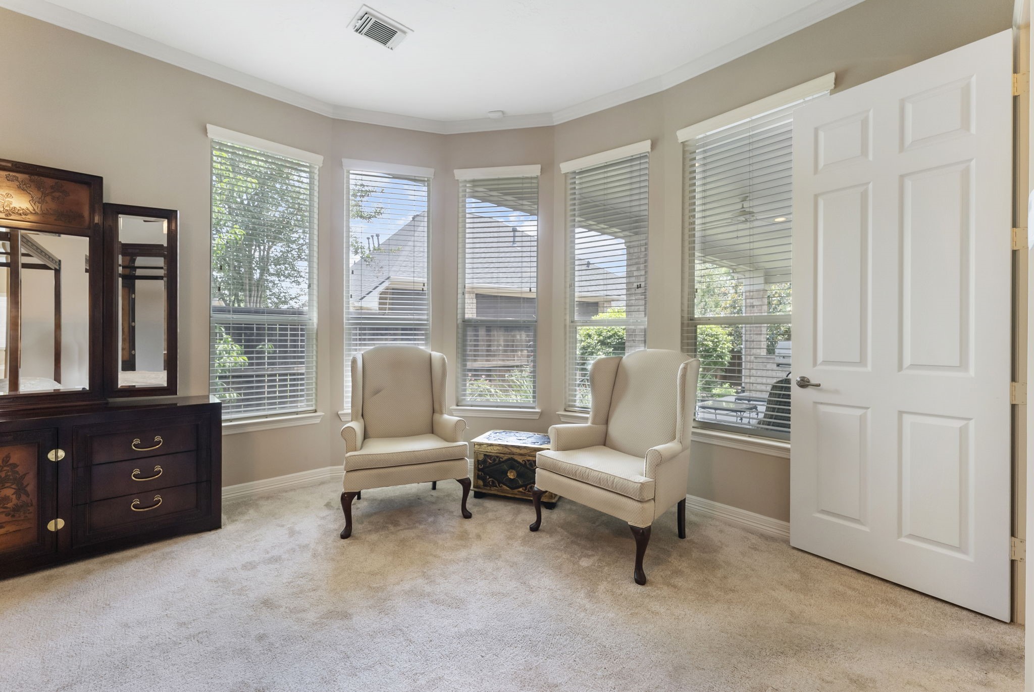 25514 Long Iron Court Spring, TX 77389 - Photo 22 of 38 Seating area in the primary bedroom.